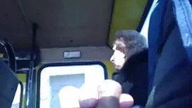 Une gymnaste petite  ...