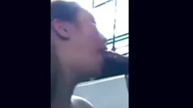 Sexy blonde suce coq ...