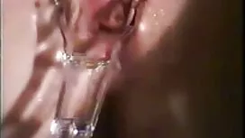 Brune aux petits sei ...