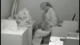 Deux amis s'habillen ...