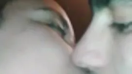 Deux poussins sucer  ...