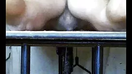 Brunette bleu avril  ...