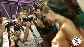 Elle a enlevé xnxx v ...