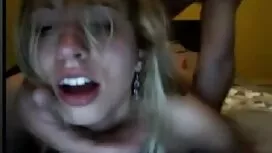 Le mec baise sa peti ...