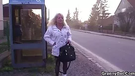 Busty vieux pervers  ...
